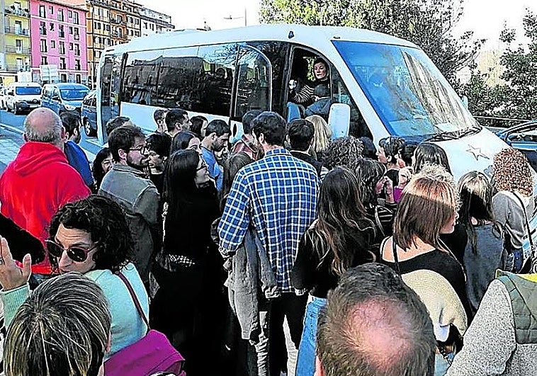 Los autobuses que aparquen en Hernani en la temporada del txotx tendrán que pagar